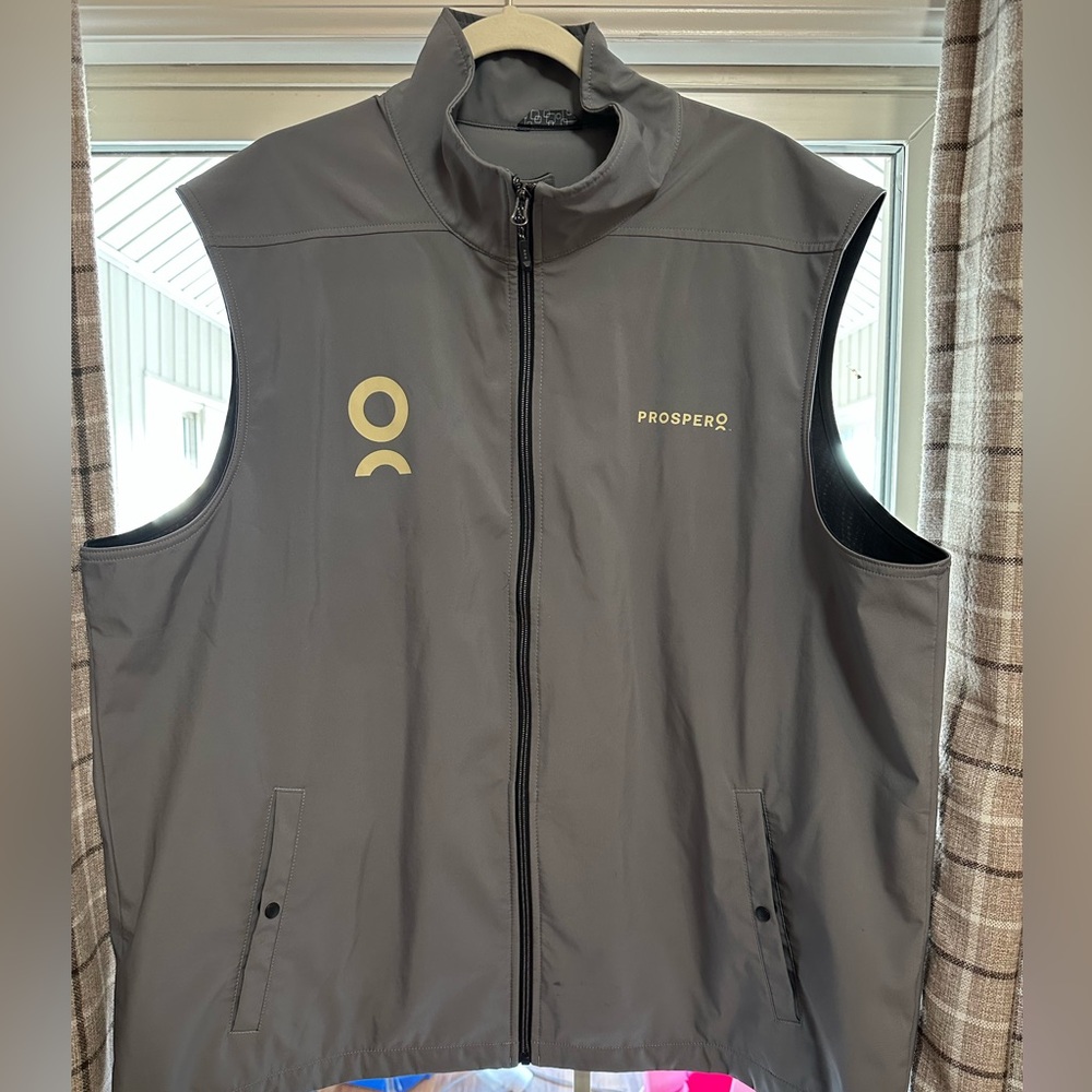 ON Running vest size 3XL